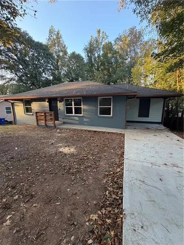 front view of house with a yard