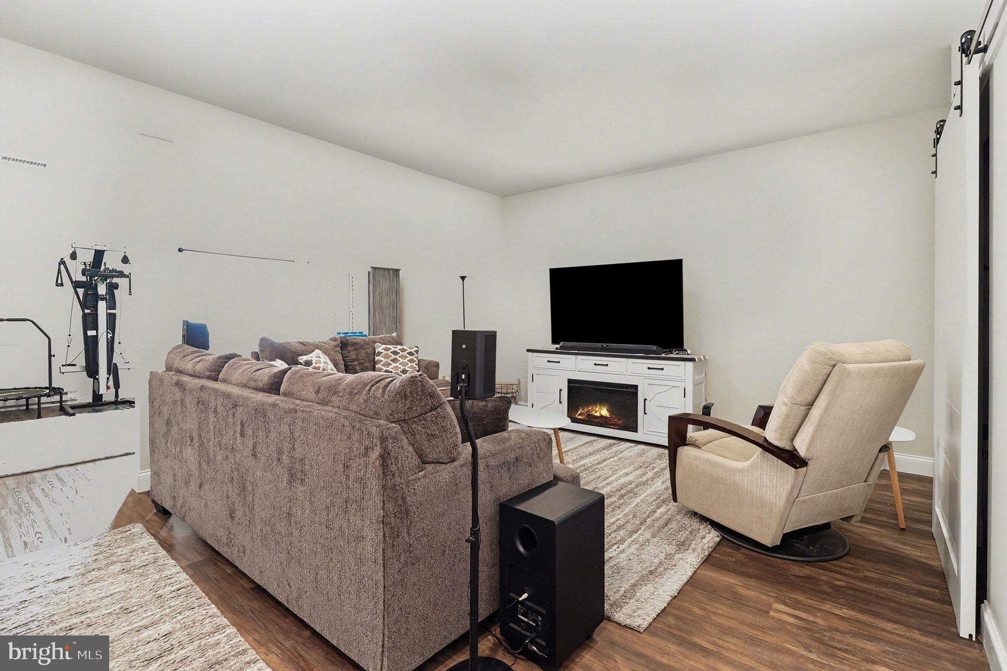 467 Hamilton Court Manheim, PA 17545 - Photo 16 of 48 a living room with furniture and a flat screen tv