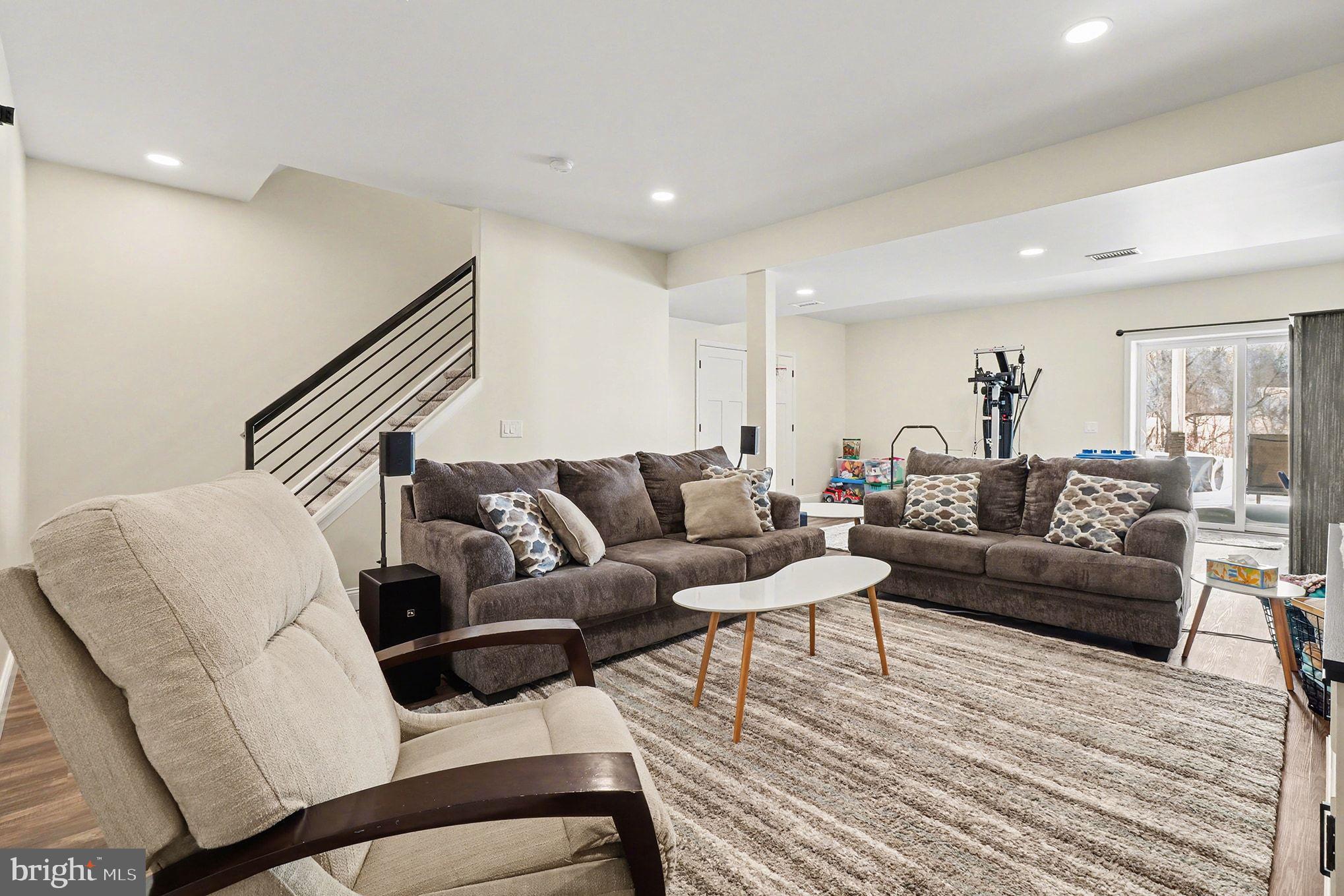 467 Hamilton Court Manheim, PA 17545 - Photo 20 of 48 a living room with furniture and a wooden floor