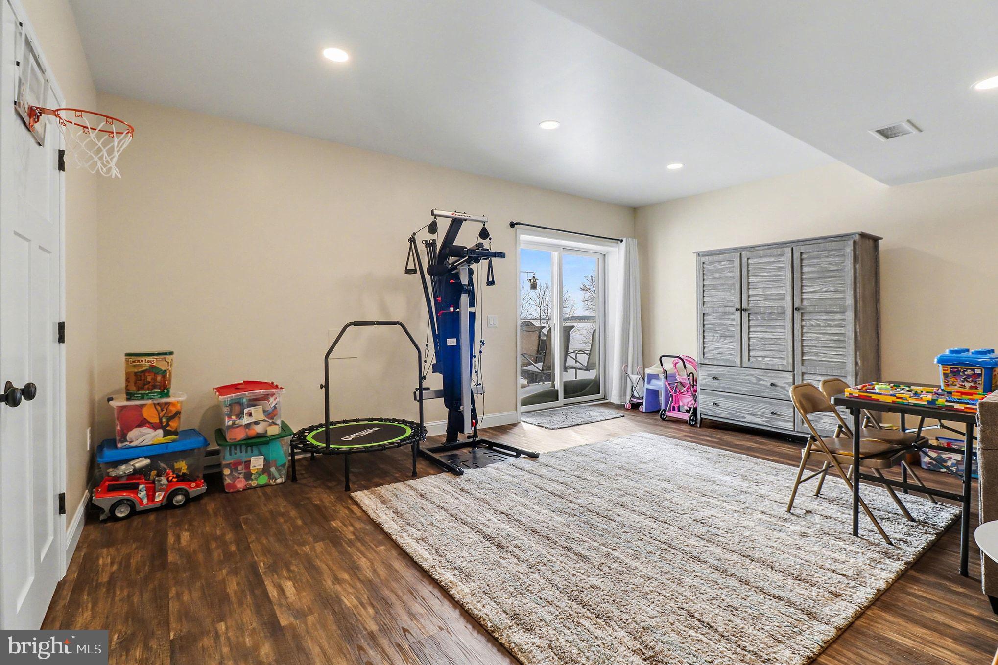 467 Hamilton Court Manheim, PA 17545 - Photo 21 of 48 a view of a room with gym equipment