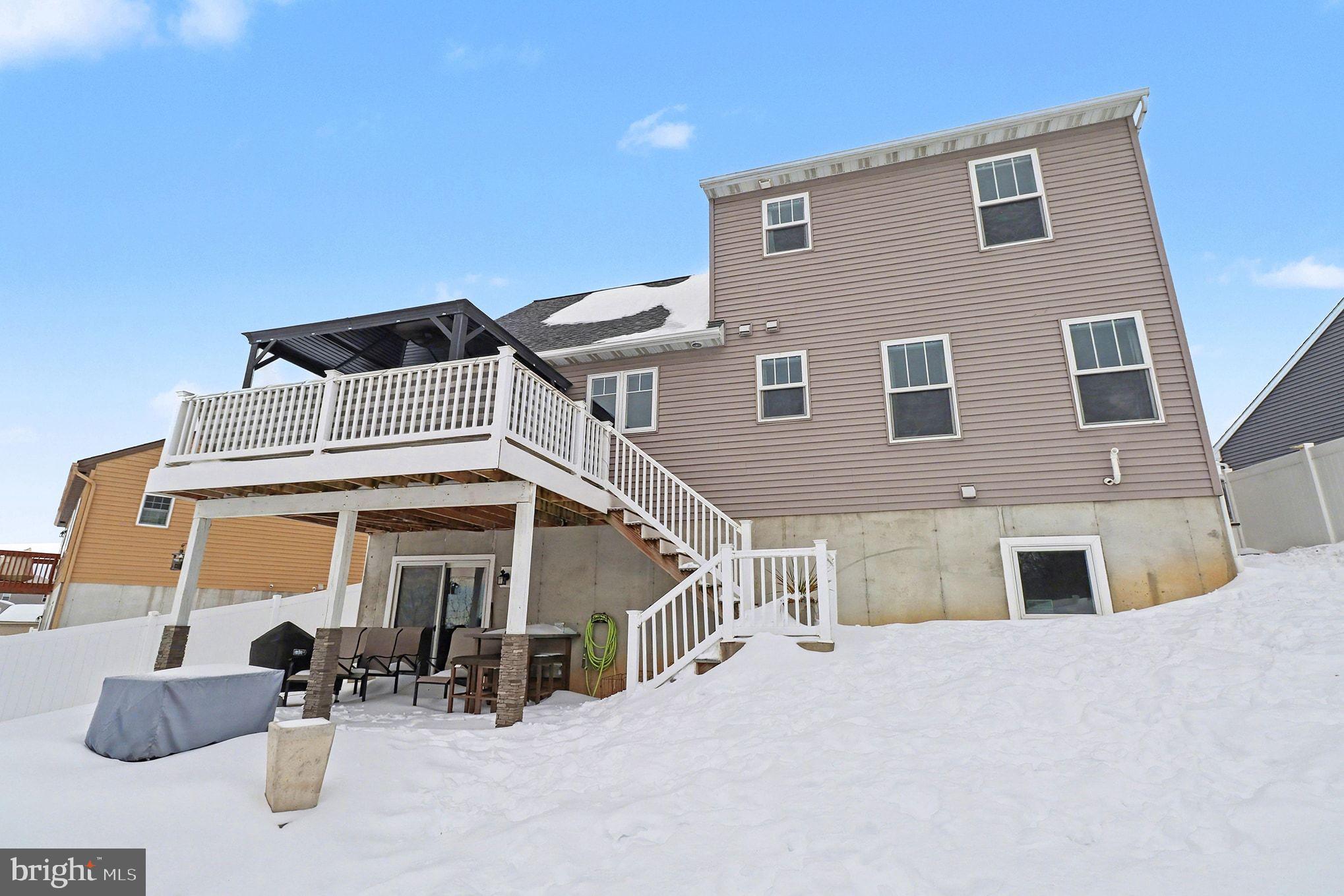 467 Hamilton Court Manheim, PA 17545 - Photo 40 of 48 a front view of a house with parking space