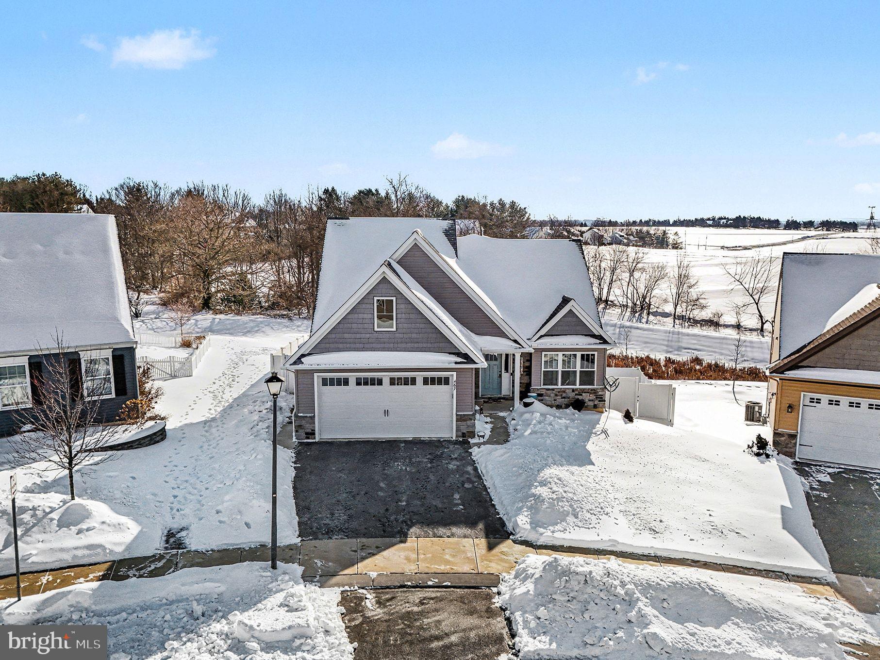 467 Hamilton Court Manheim, PA 17545 - Photo 43 of 48 a front view of a house with a ocean view