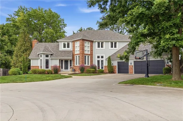$1,260,000 | 7505 El Monte Circle, Prairie Village, KS 66208