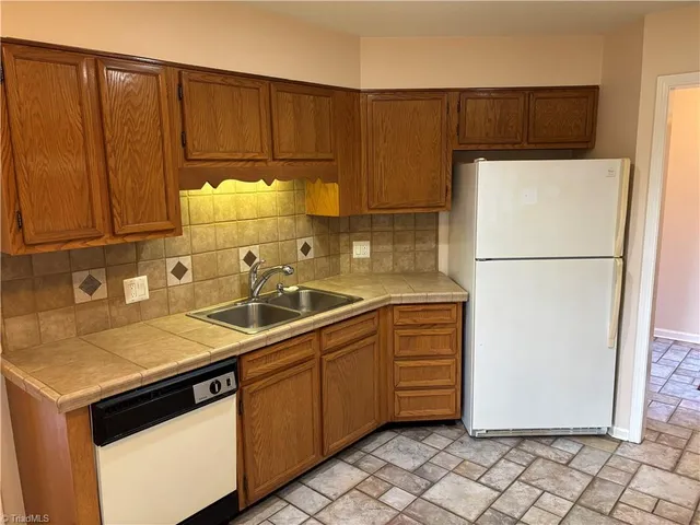 $1,395 | 176 Kinloch Court, Winston-Salem, NC 27104