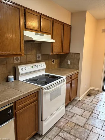 $1,395 | 176 Kinloch Court, Winston-Salem, NC 27104