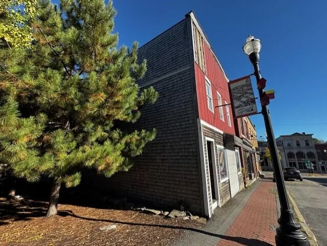 $159,000 | 9 Madison Avenue, Skowhegan, ME 04976