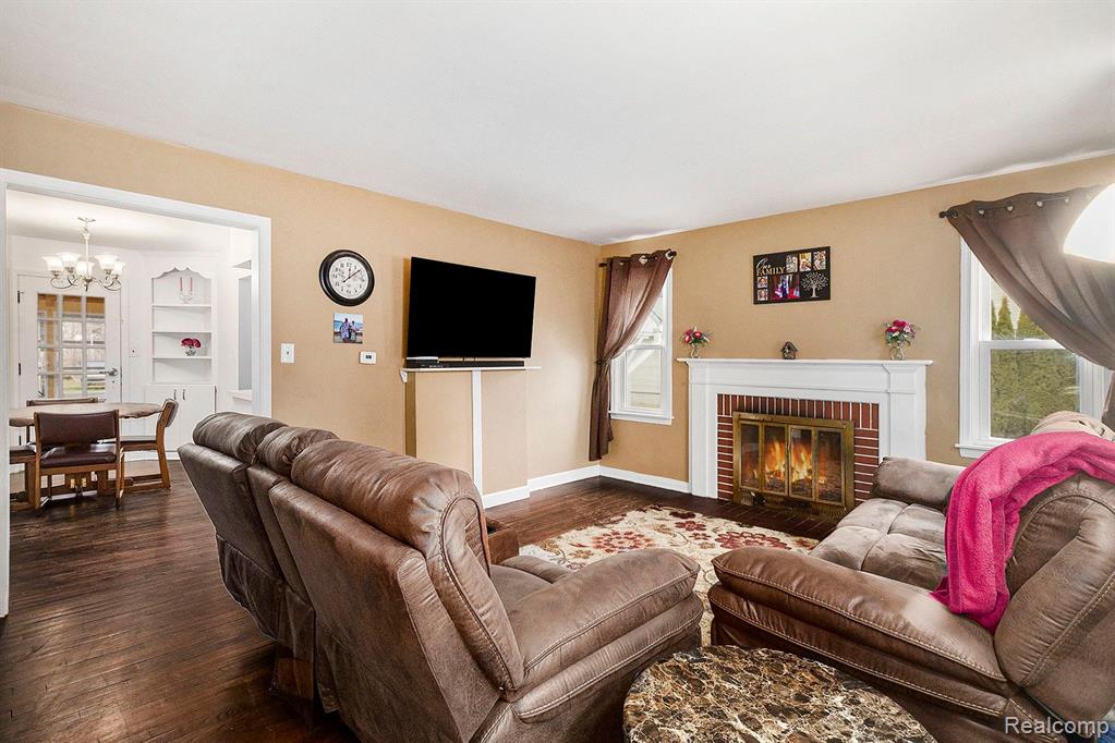 329 Maple Street Howell, MI 48843 - Photo 7 of 28 Gallery Image 7