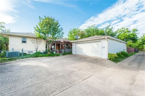 $2,600 | 7521 Brentcove Circle, Dallas, TX 75214