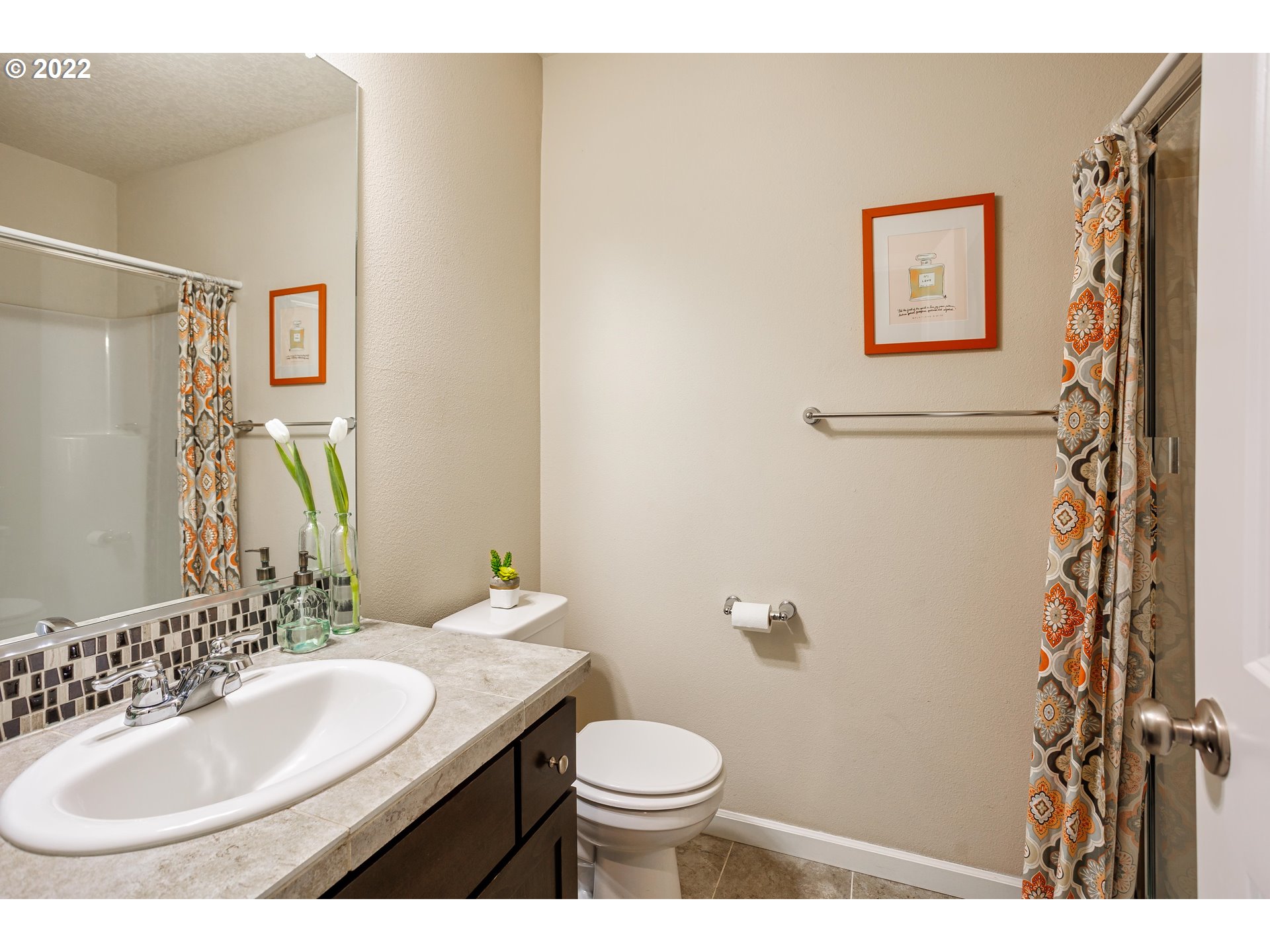 2732 South Red Tail Loop Ridgefield, WA 98642 - Photo 13 of 28 a bathroom with a sink mirror vanity and toilet