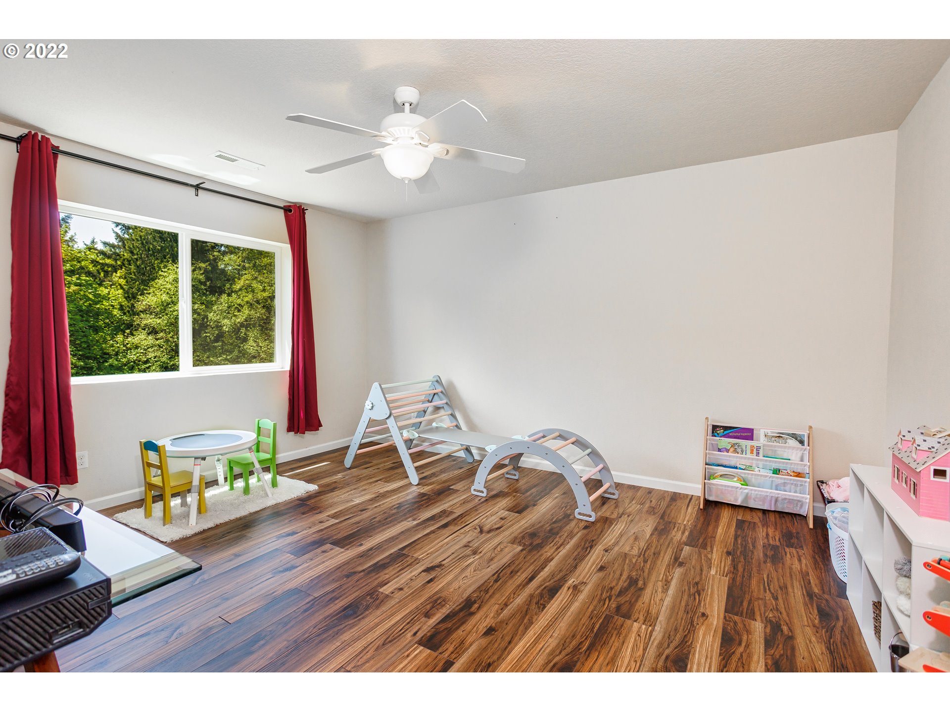 2732 South Red Tail Loop Ridgefield, WA 98642 - Photo 19 of 28 a workspace with furniture and a wooden floor