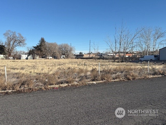 830 Basin Street Southwest Ephrata, WA 98823 - Photo 4 of 4 a view of large road with yard