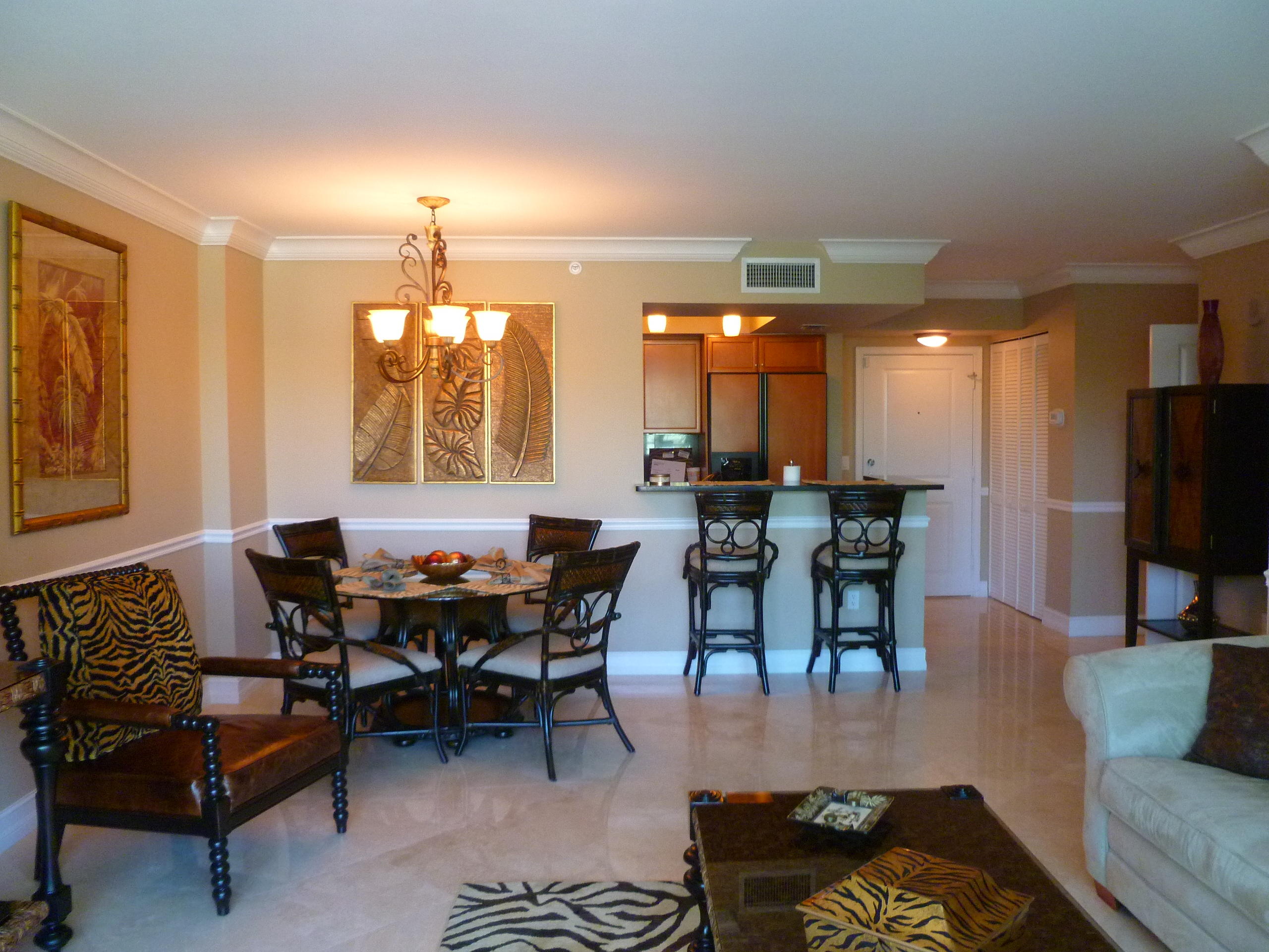 99 Southeast Mizner Boulevard, Unit 311 Boca Raton, FL 33432 - Photo 2 of 37 Living Room