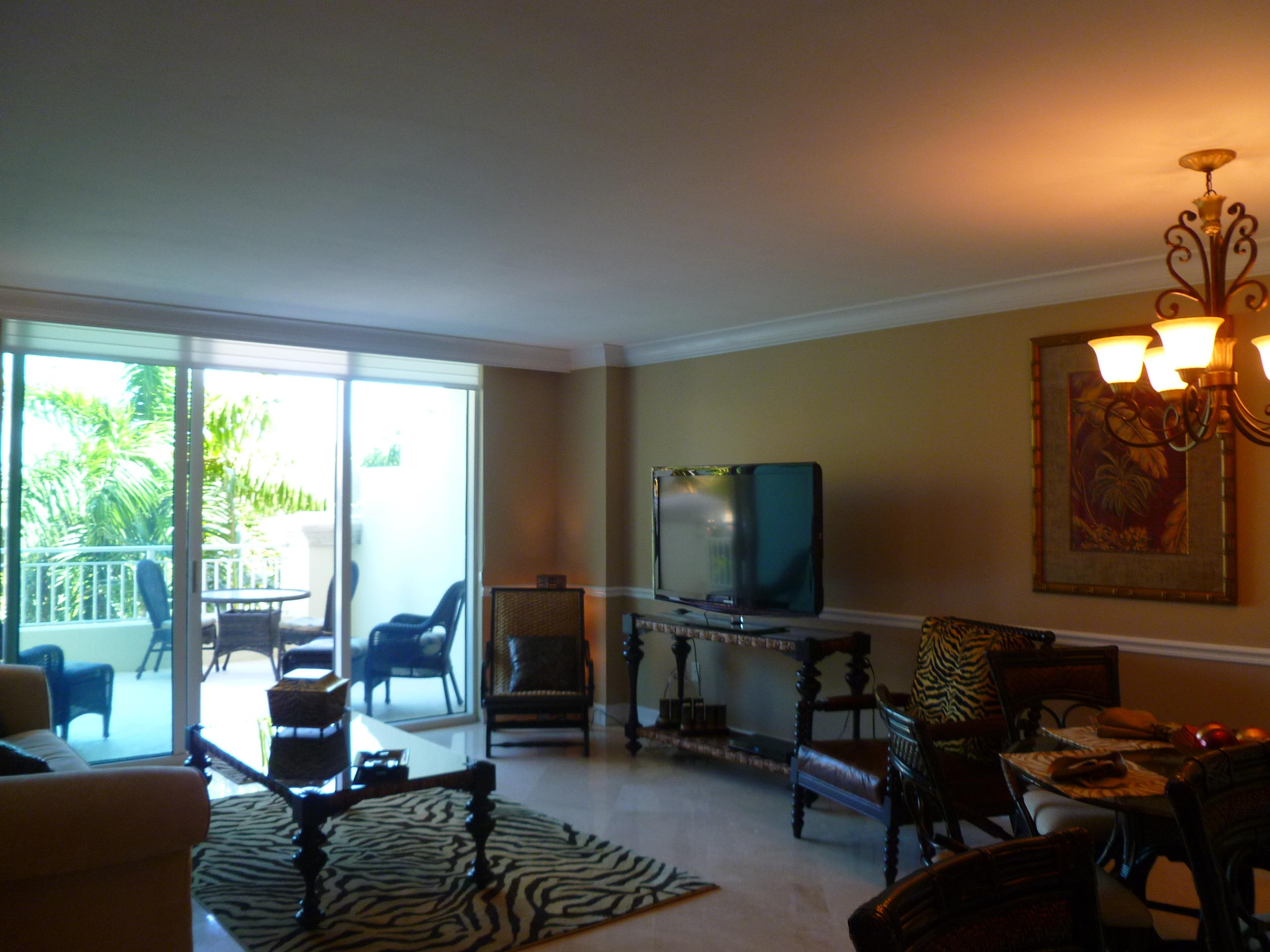 99 Southeast Mizner Boulevard, Unit 311 Boca Raton, FL 33432 - Photo 5 of 37 Living Room