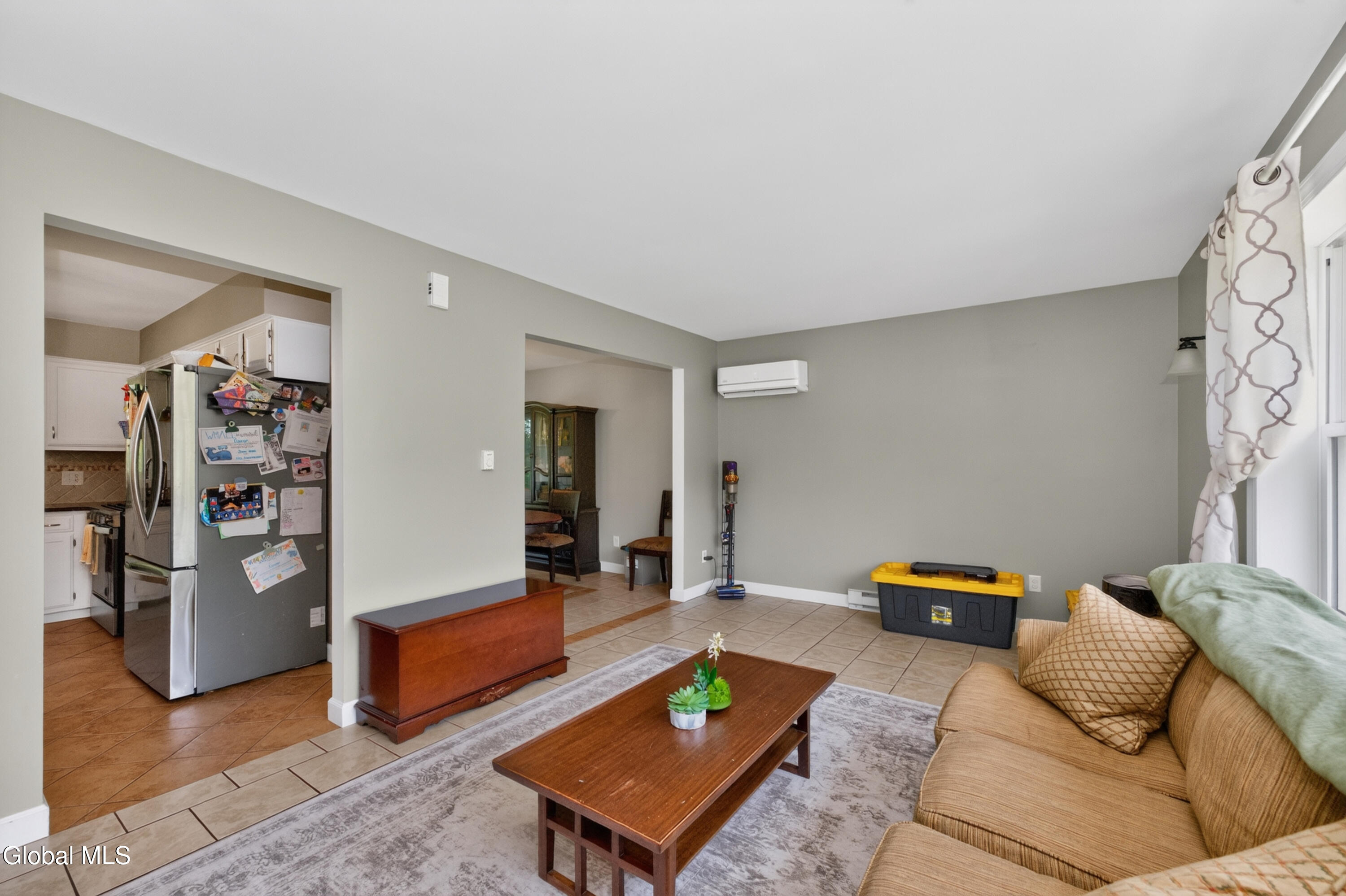 60 Denison Road Colonie, NY 12309 - Photo 13 of 26 5 Livingroom 4