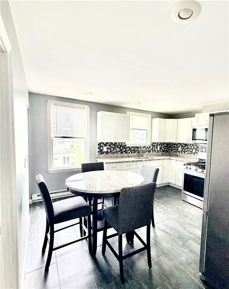 27 Robin Street Providence, RI 02908 - Photo 4 of 26