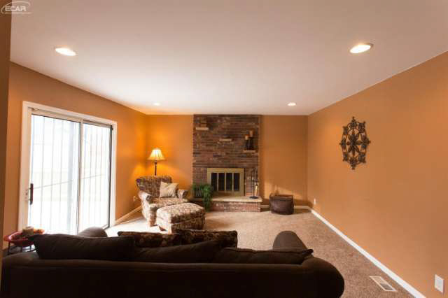 5031 Calkins Road Flint, MI 48532 - Photo 6 of 20 20455362-5.JPG