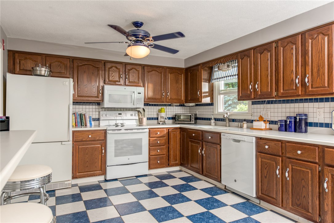 86 Achille Street Woonsocket, RI 02895 - Photo 8 of 35 Gallery Image 8
