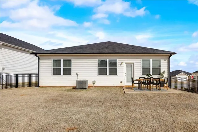 $2,348 | 257 Bur Oak Bend, Unit CABRAL, Newnan, GA 30265