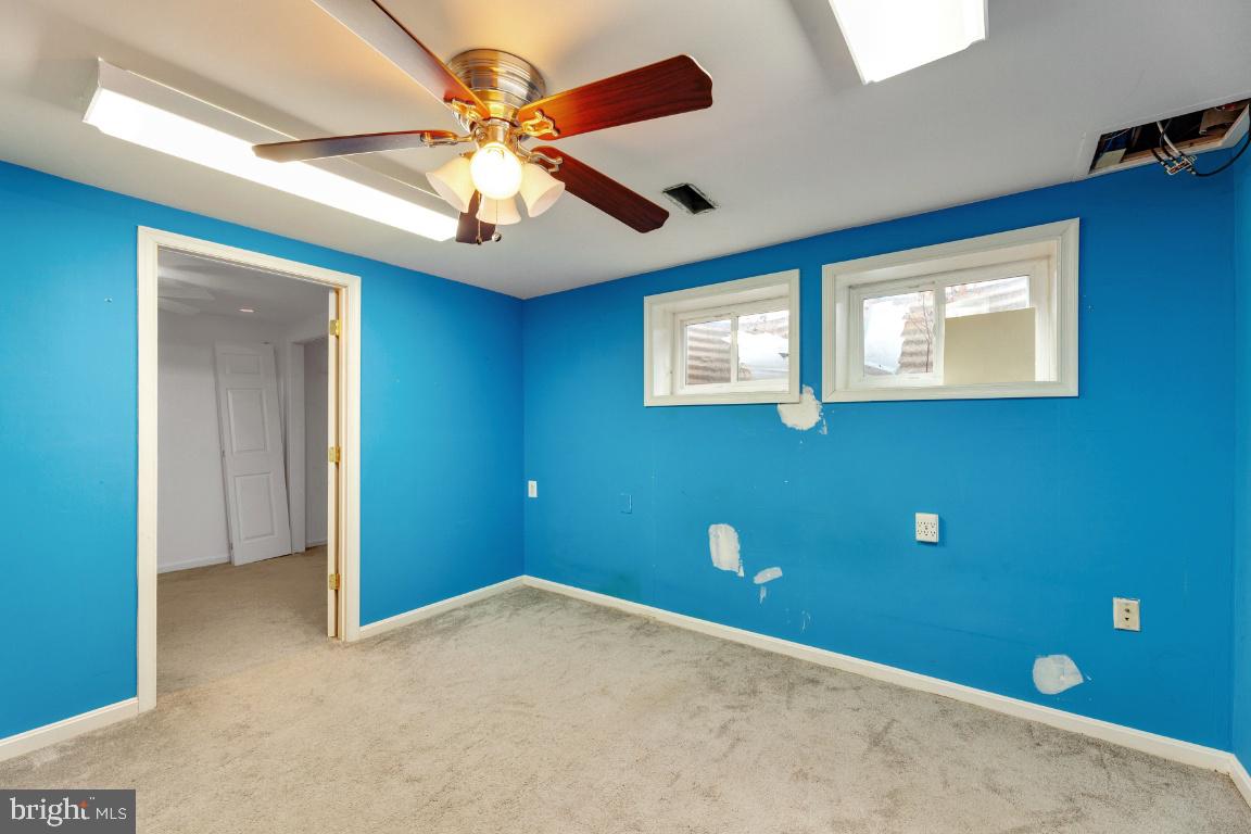 8488 Stonewall Road Manassas, VA 20110 - Photo 28 of 43 Lower level sitting area