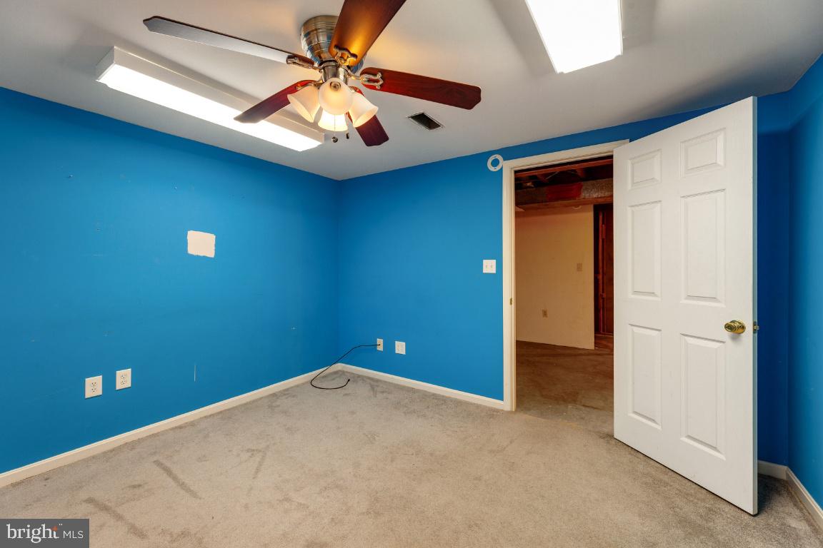 8488 Stonewall Road Manassas, VA 20110 - Photo 29 of 43 Lower level sitting area