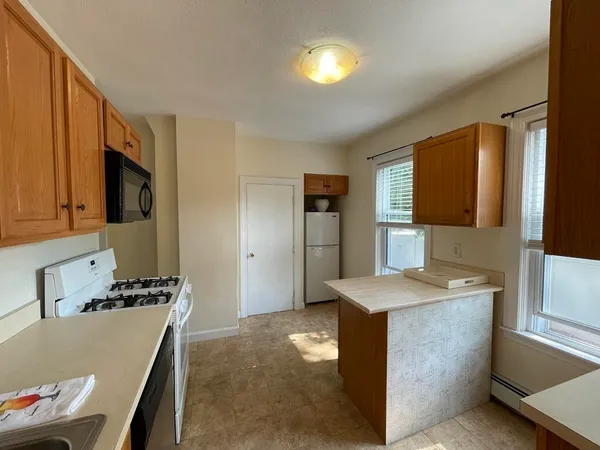 $3,200 | 274 Newtonville Avenue, Unit 274, Newton, MA 02460