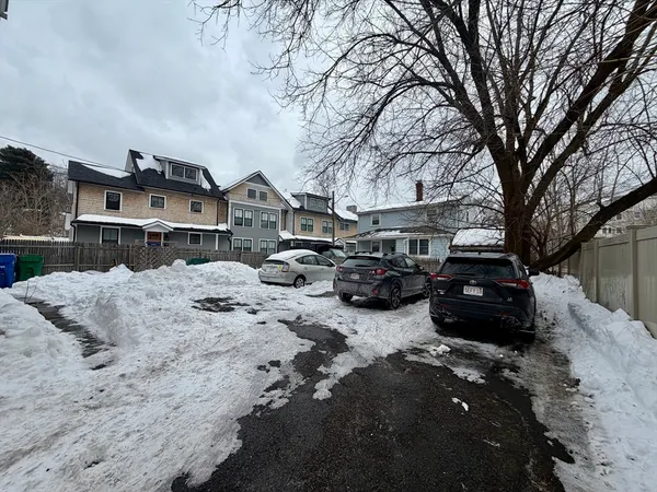 $3,200 | 274 Newtonville Avenue, Unit 274, Newton, MA 02460