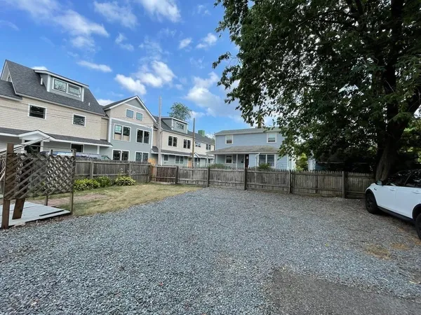 $3,200 | 274 Newtonville Avenue, Unit 274, Newton, MA 02460