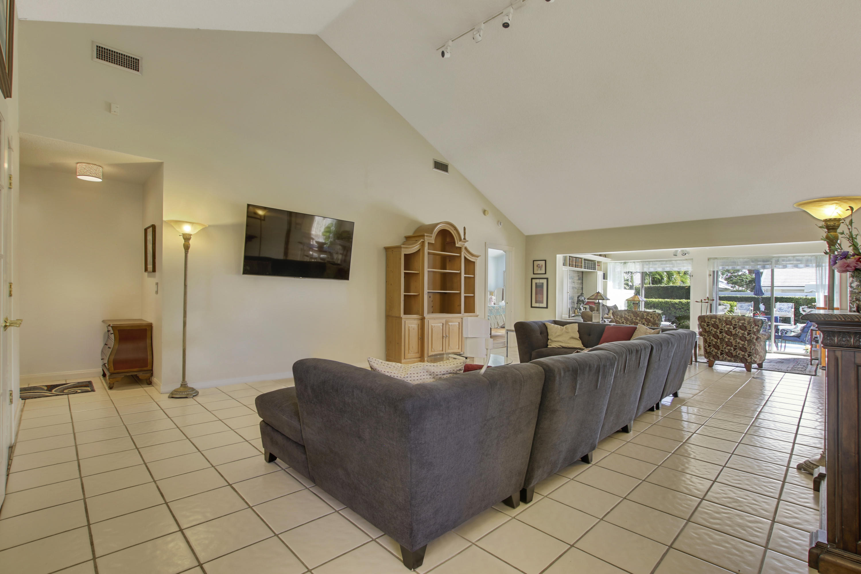 2870 Wilderness Road West Palm Beach, FL 33409 - Photo 29 of 51 House2-16