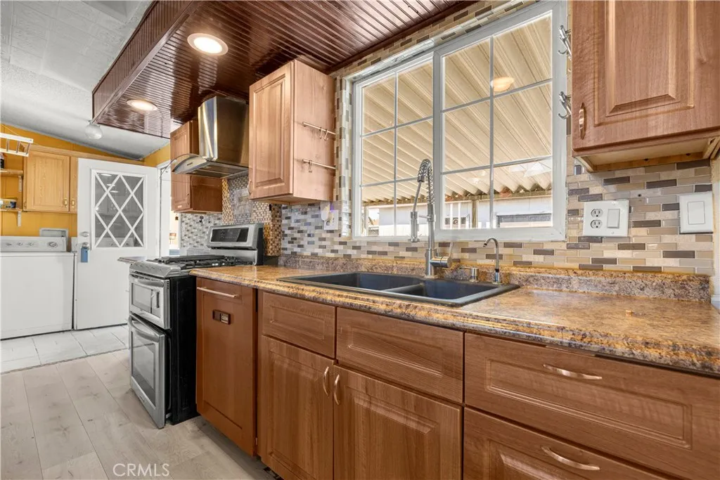 3050 West Ball Road, Unit 11 Anaheim, CA 92804 - Photo 15 of 42