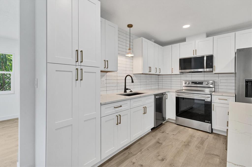 981 Ponderosa Road Venice, FL 34293 - Photo 10 of 29 Gallery Image 10