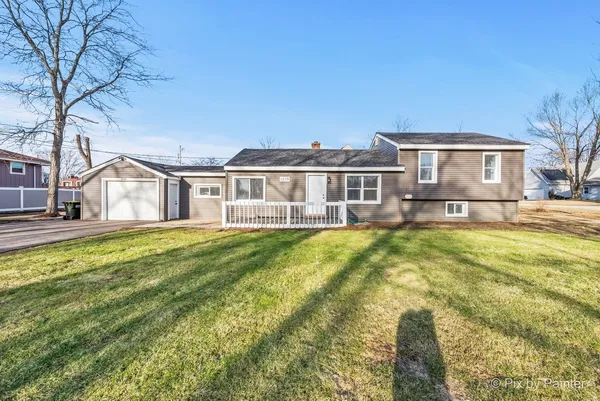 $2,900 | 1019 Maple Street, Lake In The Hills, IL 60156