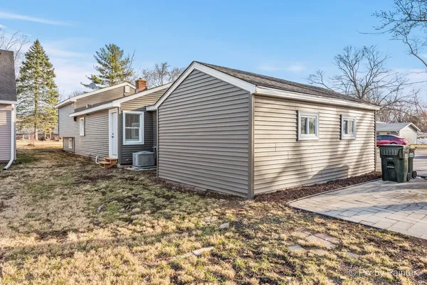 $2,900 | 1019 Maple Street, Lake In The Hills, IL 60156