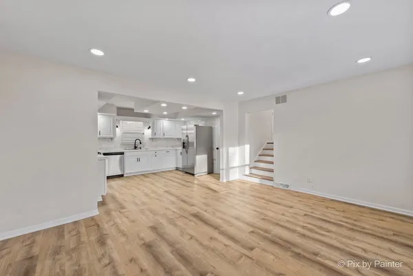 $2,900 | 1019 Maple Street, Lake In The Hills, IL 60156