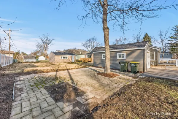 $2,900 | 1019 Maple Street, Lake In The Hills, IL 60156