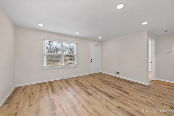 $2,900 | 1019 Maple Street, Lake In The Hills, IL 60156