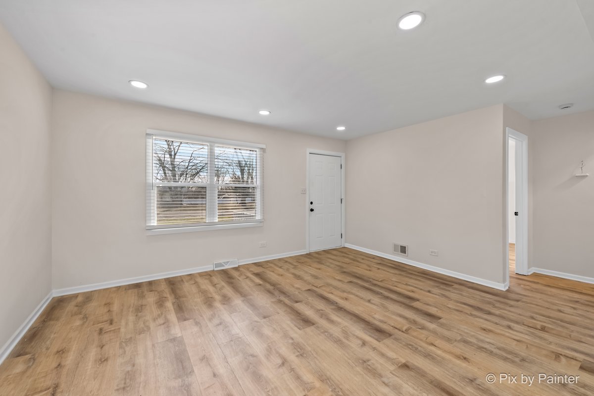 1019 Maple Street Lake In The Hills, IL 60156 - Photo 4 of 31