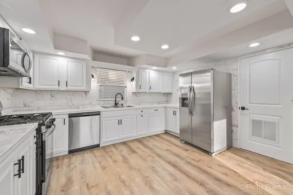 $2,900 | 1019 Maple Street, Lake In The Hills, IL 60156