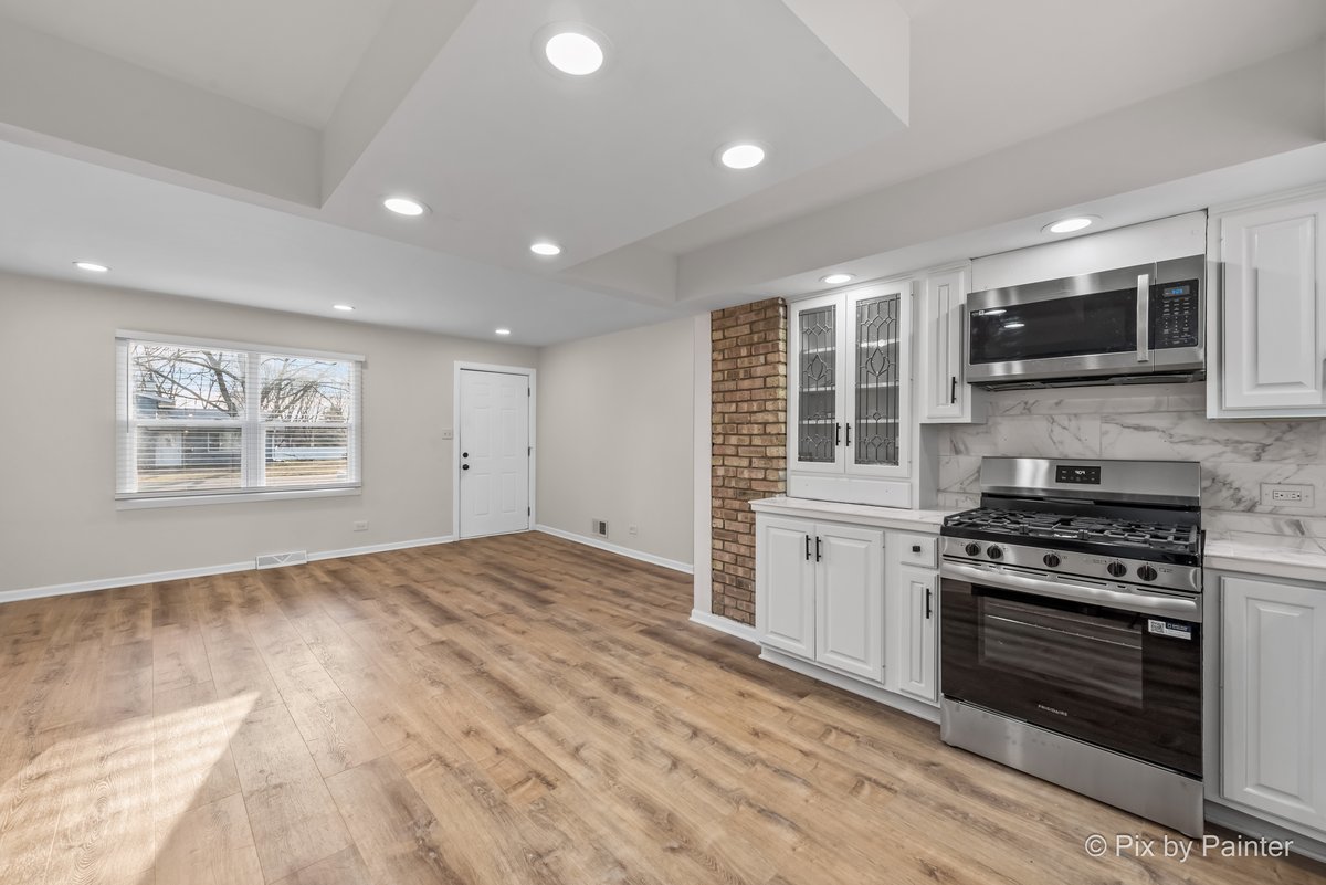 1019 Maple Street Lake In The Hills, IL 60156 - Photo 8 of 31