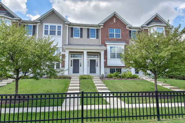 $2,900 | 2511 Dunraven Avenue, Naperville, IL 60540