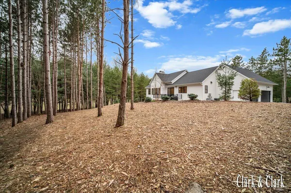 $1,250,000 | 10660 Kissing Ridge Drive Southeast, Lowell, MI 49331