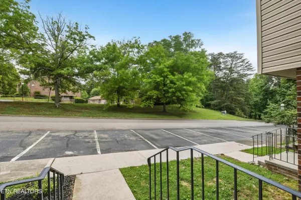 $169,900 | 440 Tammy Drive, Unit 4, Powell, TN 37849