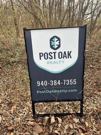 a sign broad on the side of a building