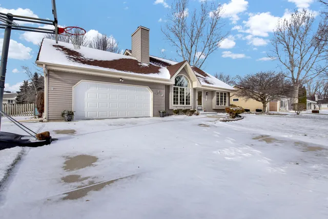 $465,000 | 8529 Golden Lake Court, Franklin, WI 53132