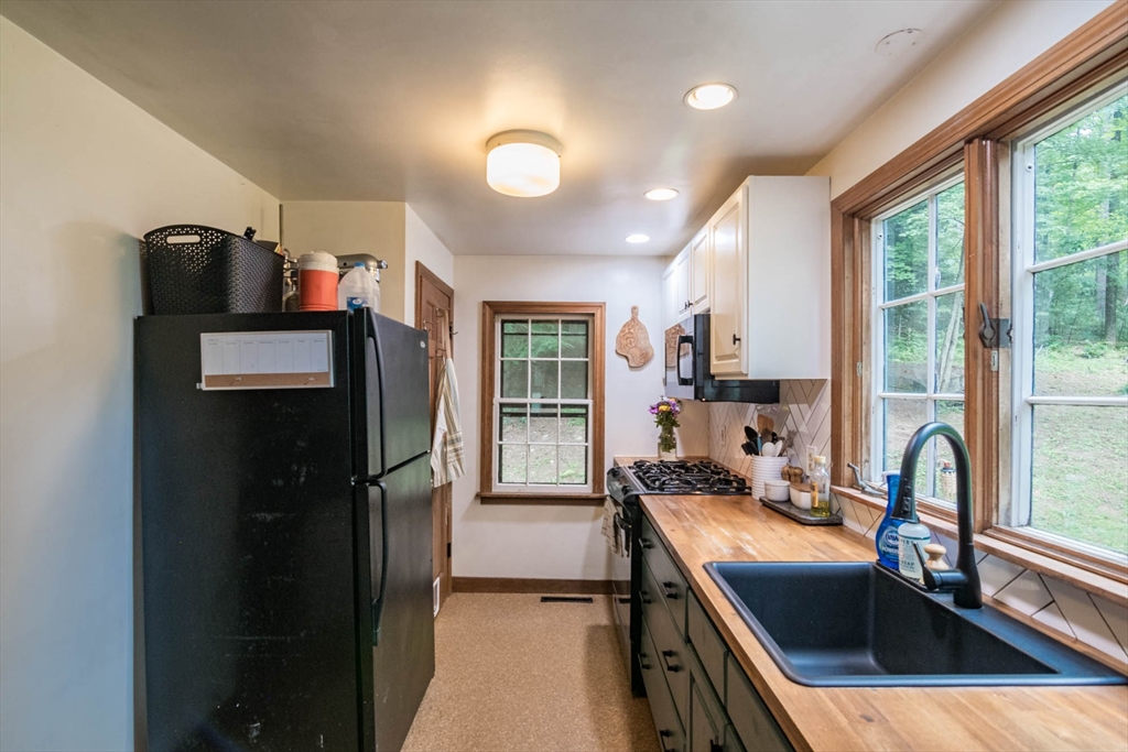 132 Shutesbury Road Leverett, MA 01054 - Photo 8 of 23 Gallery Image 8