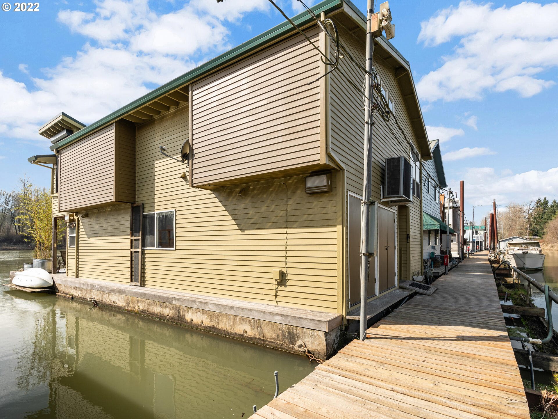 17617 Northwest Sauvie Island Road, Unit 39 Portland, OR 97231 - Photo 31 of 32 a backyard of a house