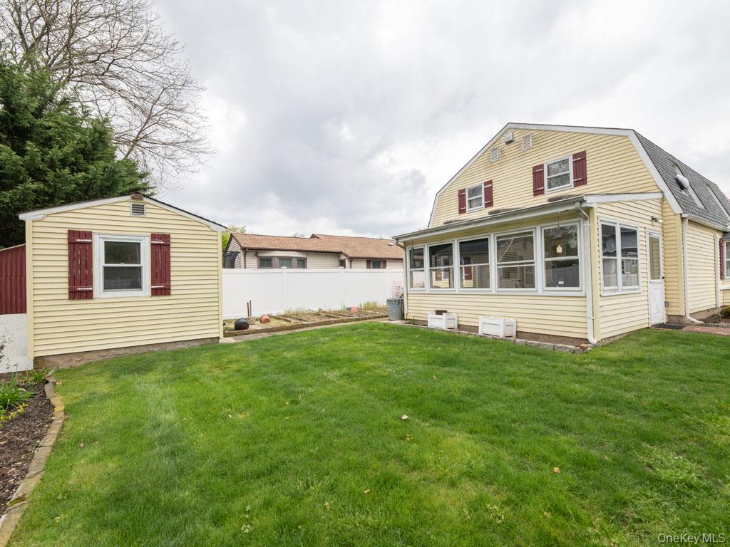 2080 Seamans Neck Road Seaford, NY 11783 - Photo 7 of 31
