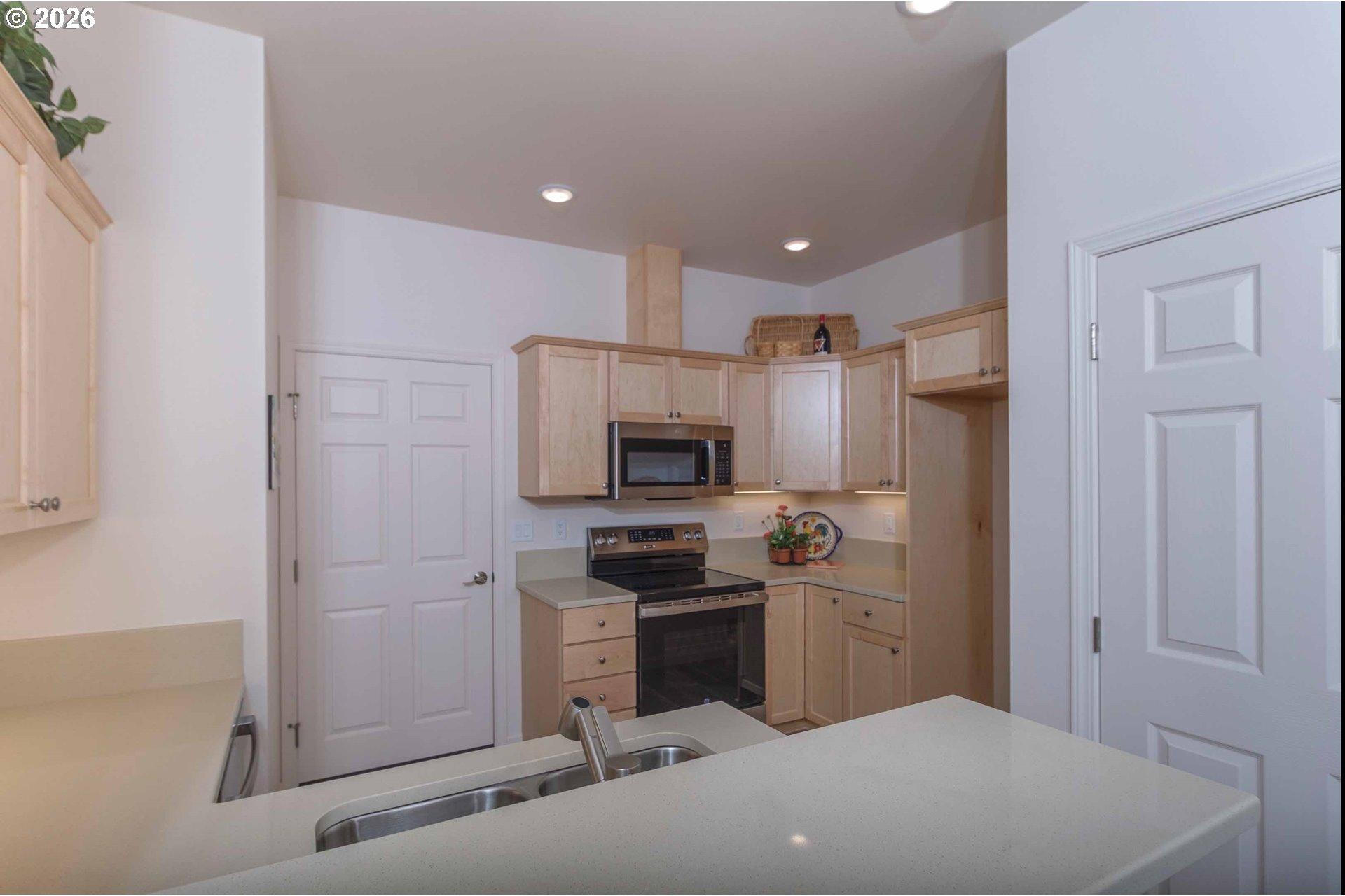 1445 37th Street Florence, OR 97439 - Photo 36 of 46 Gallery Image 36