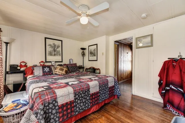 a view of a yard in front of house