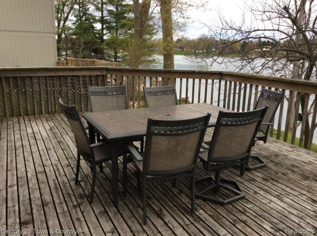 2551 Ripple Way White Lake, MI 48383 - Photo 17 of 35