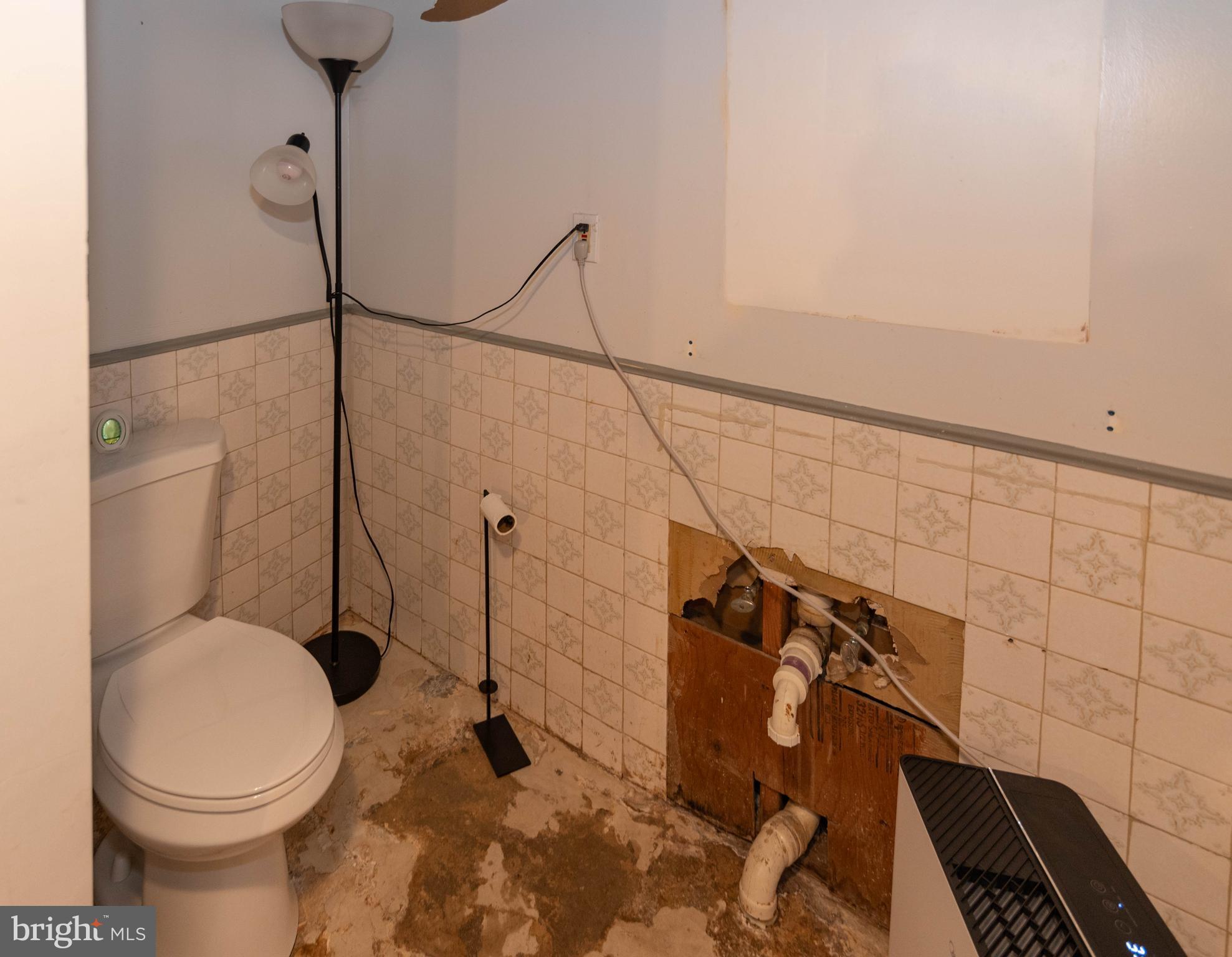 7316 Greenbank Road Baltimore, MD 21220 - Photo 50 of 87 a bathroom with a toilet and a shower